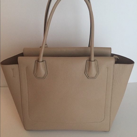 🎉Like new Michael Kors tan tote purse - Picture 2 of 6